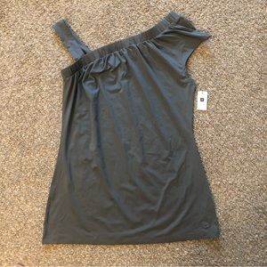 NWT Women Gap Fit Top